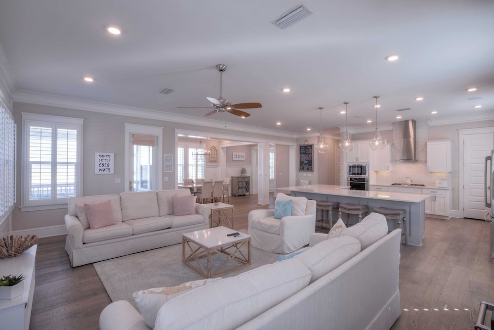 Coconut Cove by Avantstay Deck w/ Hot Tub, Access to 2 Pools
