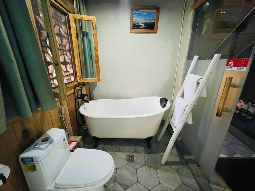 Jia Kedi Ancient House Cultural Homestay