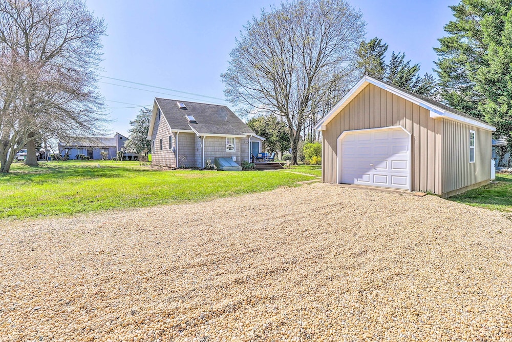 Family-friendly Cottage, Walk to the Beach!