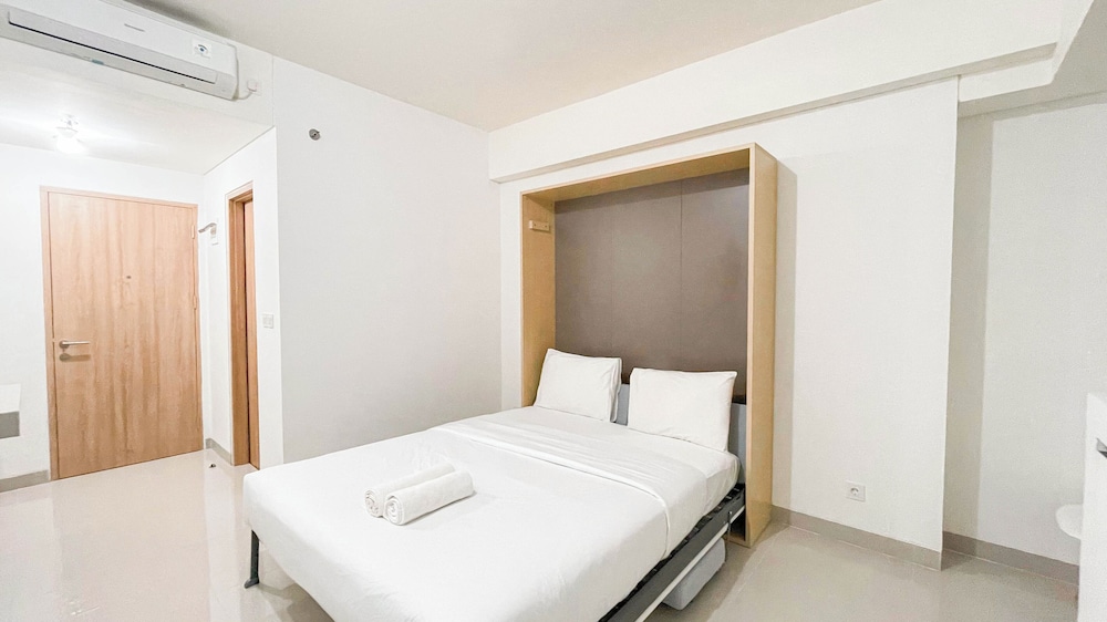 Simple Look Studio (No Kitchen) Near Unhas Bandaraya - Tallasa City Makassar Apartment