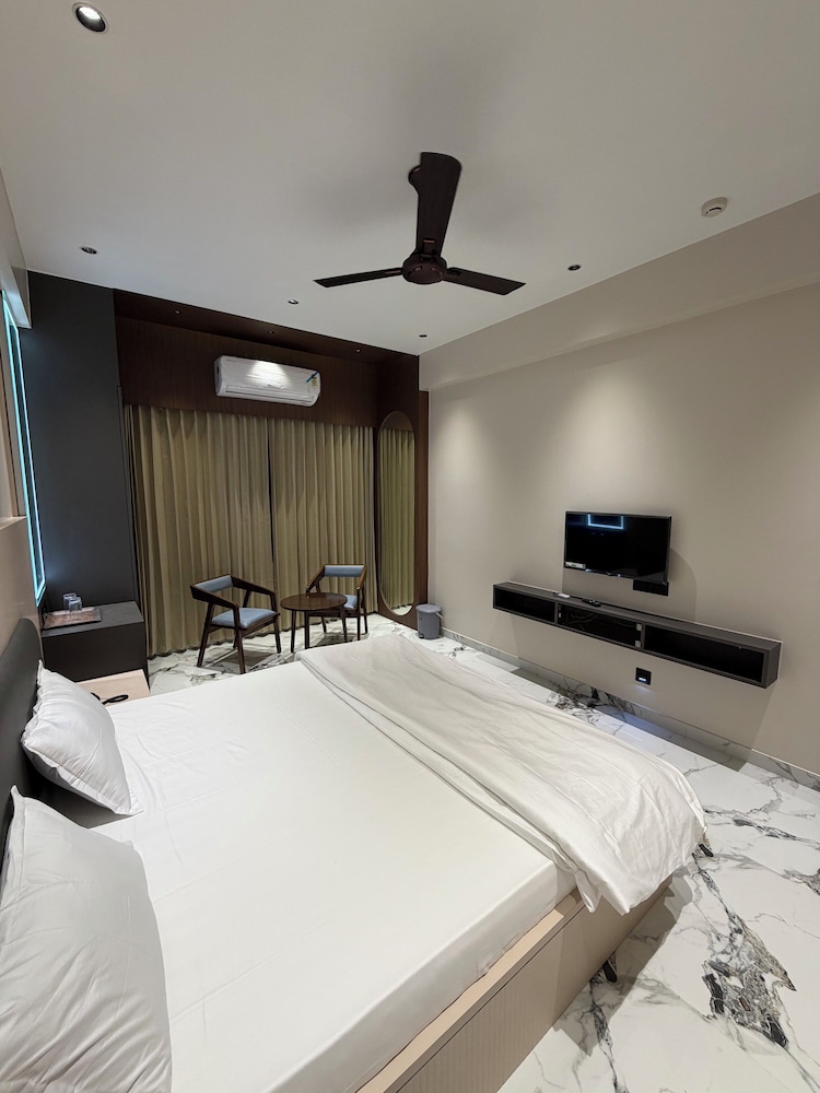 Bharat Inn Hotel And Restaurant