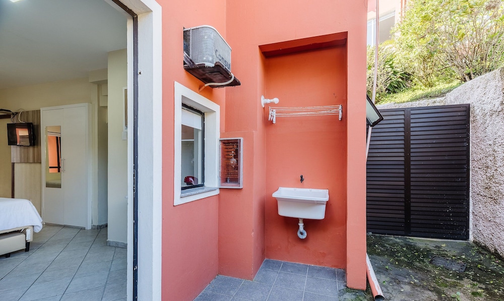 JOFs Apartamentos c Piscina e Vista Mar