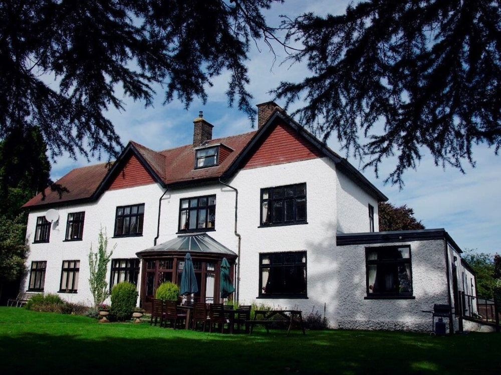 Nyton Hotel