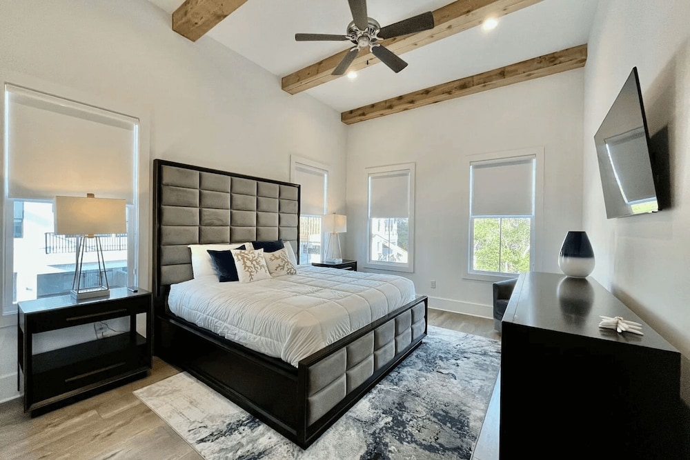 Casa d Azure by Avantstay Sleeps 18 Private Pool Golf Cart Included