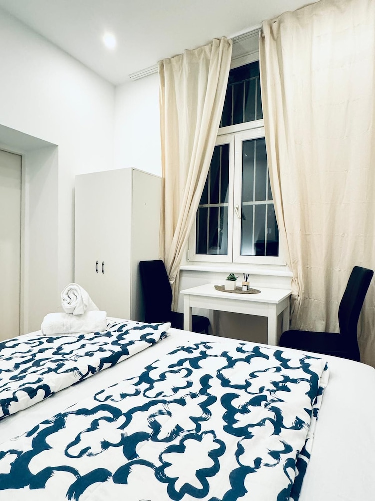 Elegant Five Bedroom Residence Alterlaa