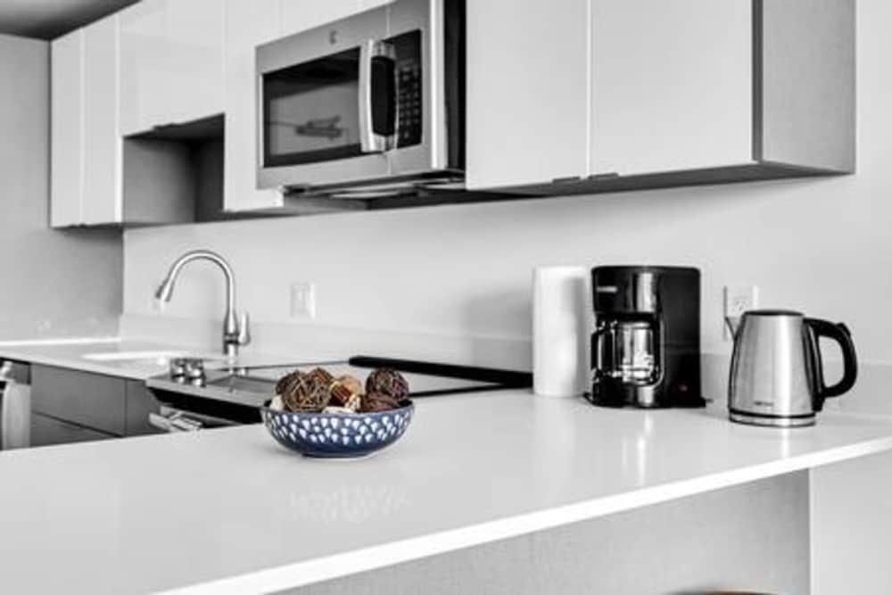 Modern 1BR Apt In Edgewater Free Parking