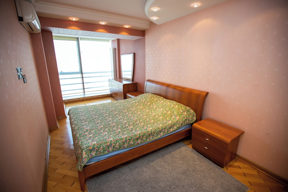 Dondar Apartment Formula 1 view