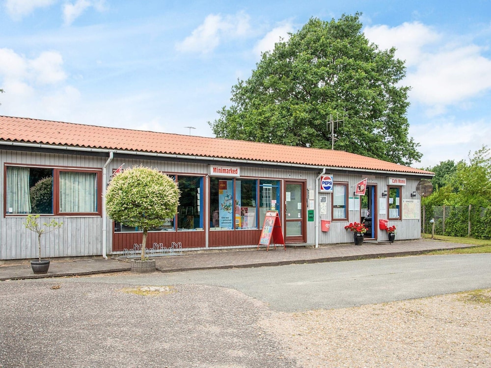 6 Person Holiday Park Home in Grindsted