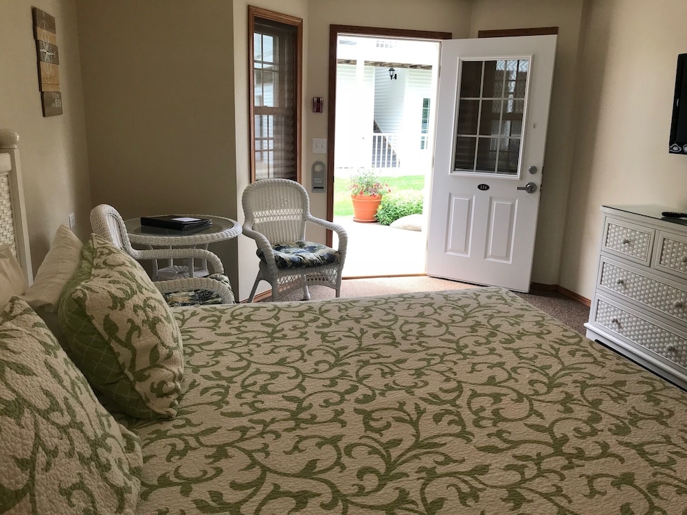 Bay Breeze Resort