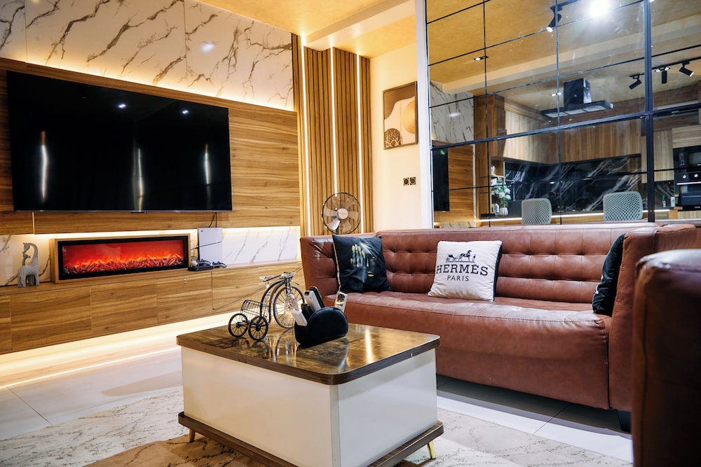 Mo's Place by Zuno Homes