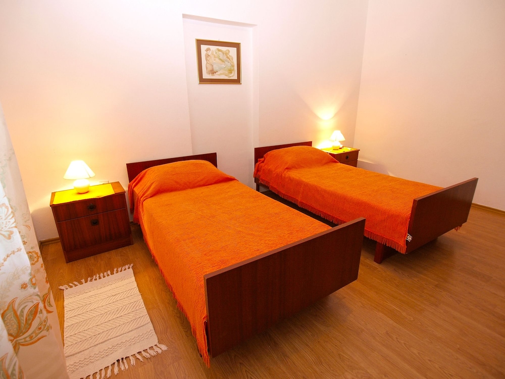 Apartment 977 view 2