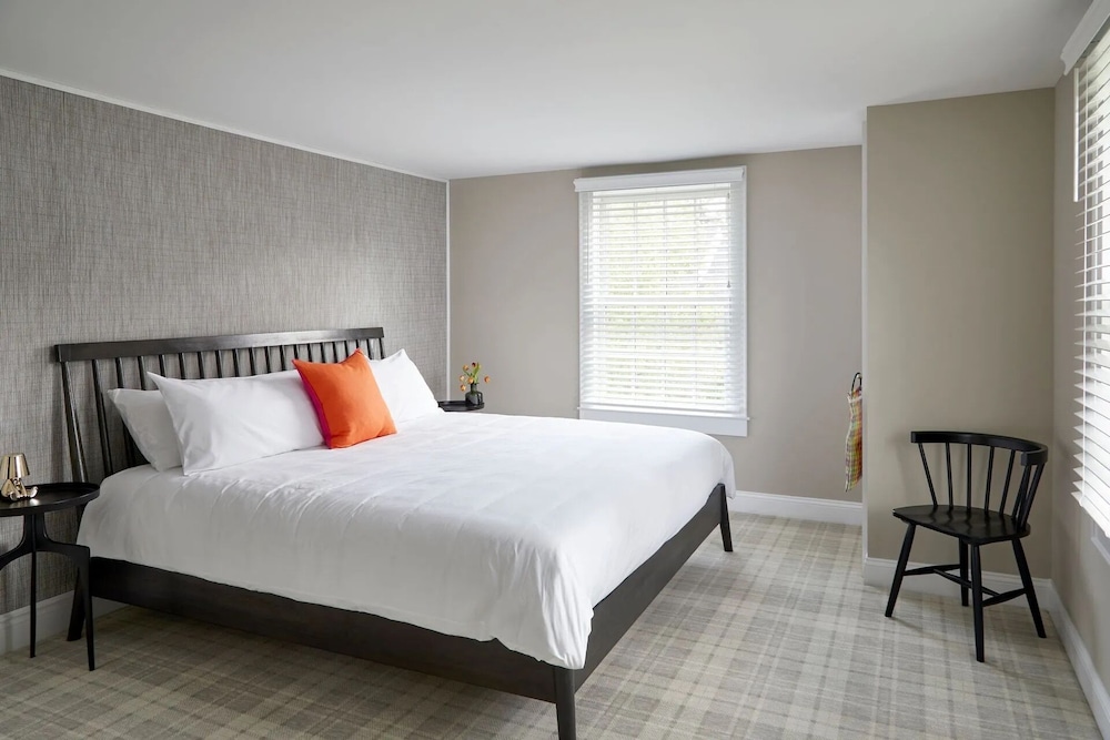 The Kent Collection - The Firefly Inn