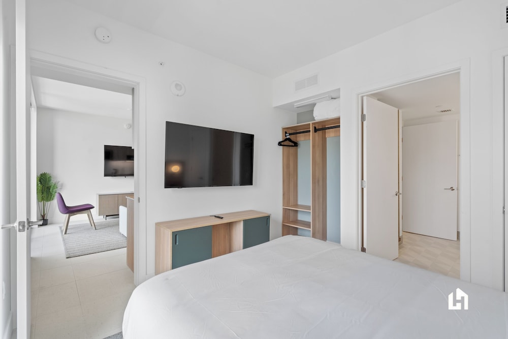 Stylish Apartments with Partial Ocean Views in Downtown