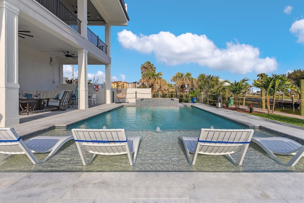 749 Paradise Pointe New Luxury Build 7 Bedroom Home