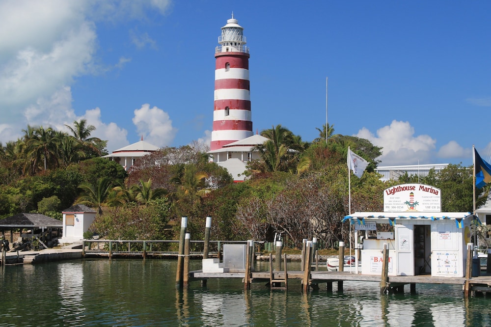 The Sandpiper Inn & Cottages
