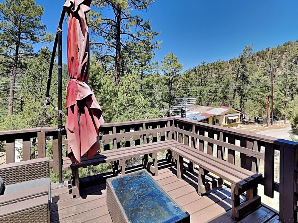Knotty Pines Cabin by Ruidoso Vacation Rentals