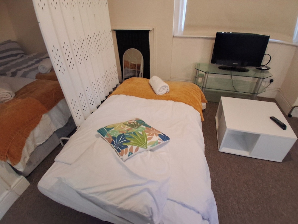 Serene Southampton Apartment With 3 Bedrooms
