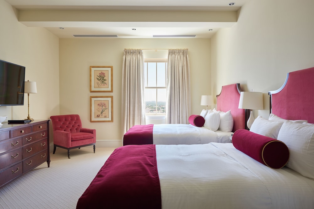 Big Spring Vacations - Hotel Settles - Property Image 5
