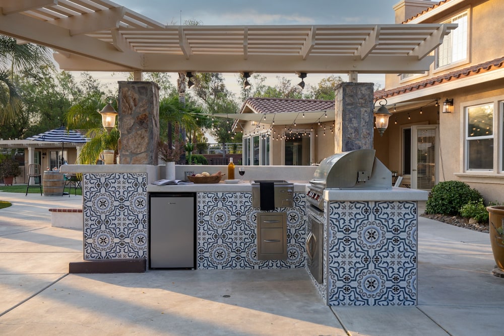 Villa Verdot by Avantstay Spectacular 6 BR Estate w Pool Hot Tub Tennis B-ball Courts