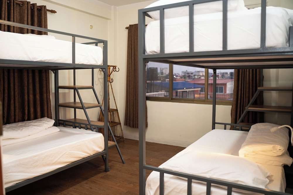Aarya Wellness & Hostel