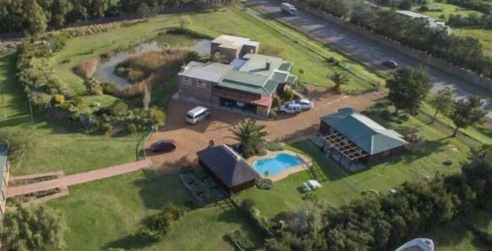 Kingfisher Hollow Exclusive Guest House