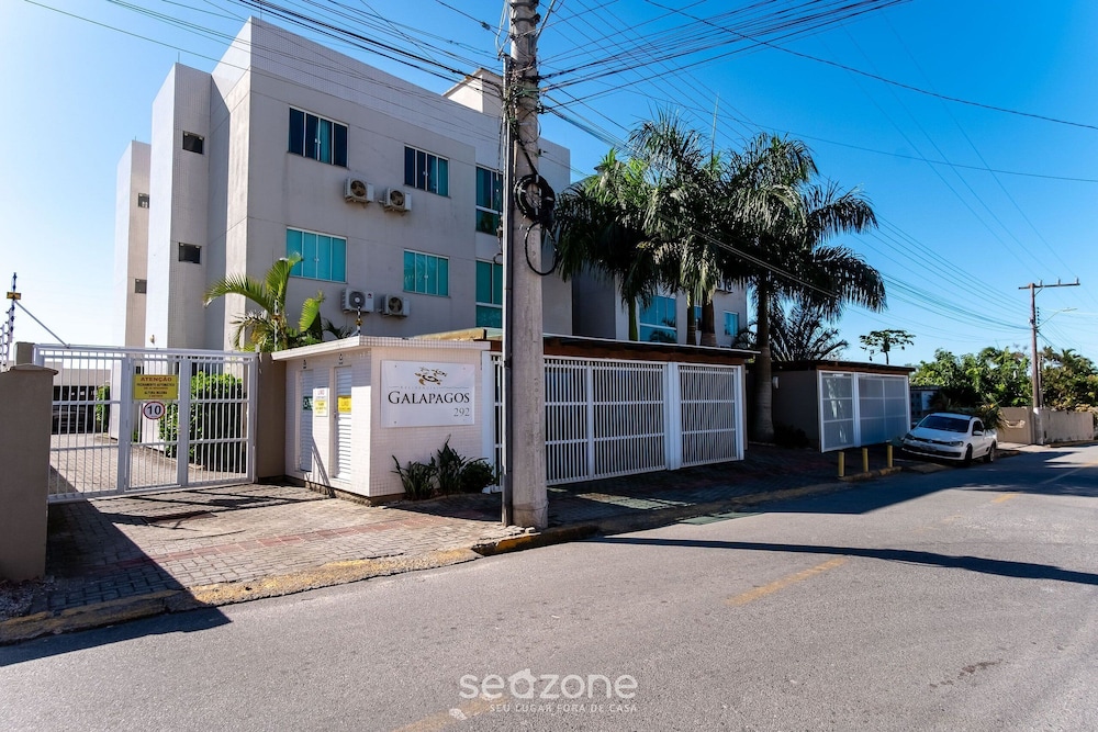 2 Bedroom Apart w/ Air 270m From the Beach Gps0102