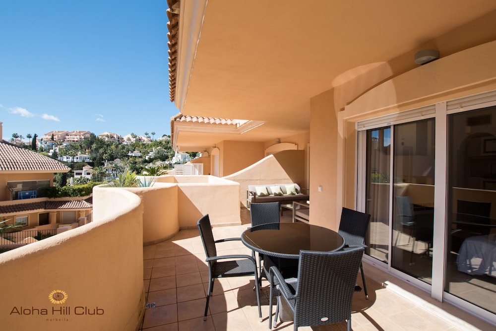 Marbella Vacations - Aloha Hill Club Golf  Spa Apartments - Property Image 2