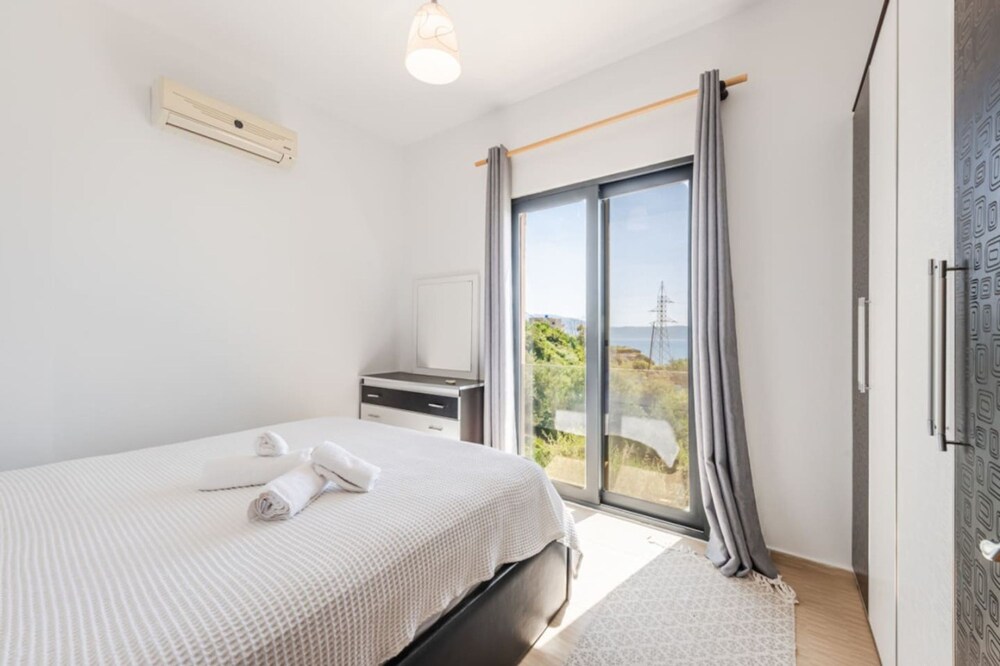 Exclusive Seafront Apartments Apartment 3