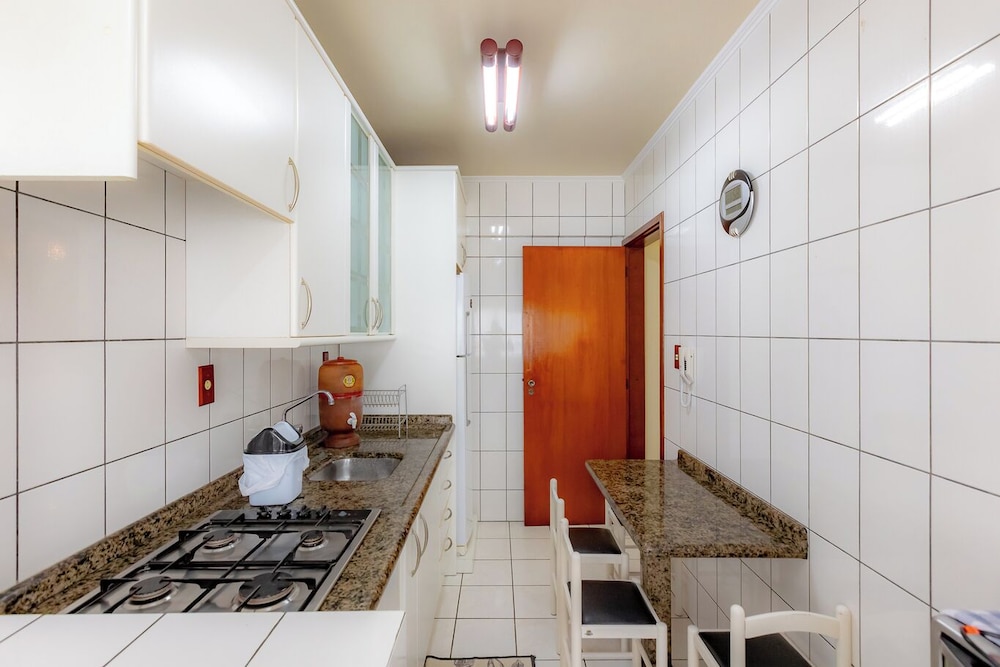 Apto c Churrasqueira e Garagem 300m da Praia