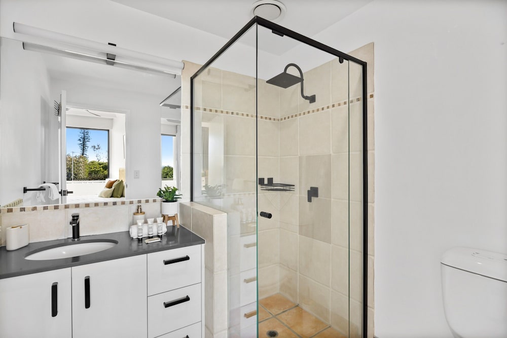 Pristine 2-bed Apartment With Pool and Balcony