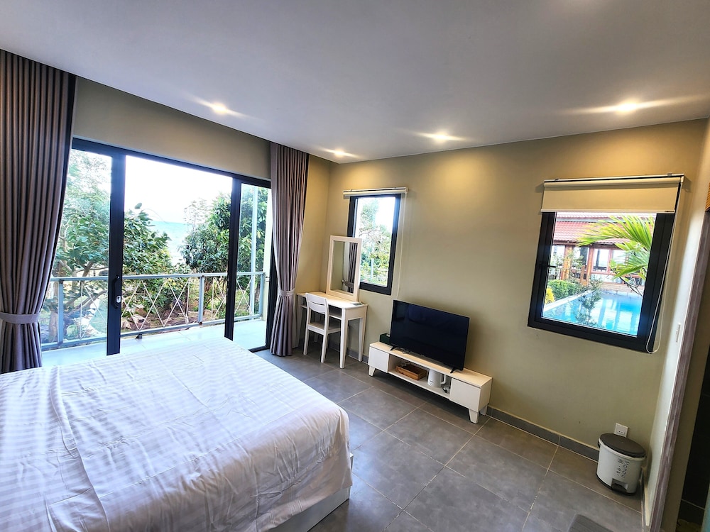 Sunny Shore Resort
