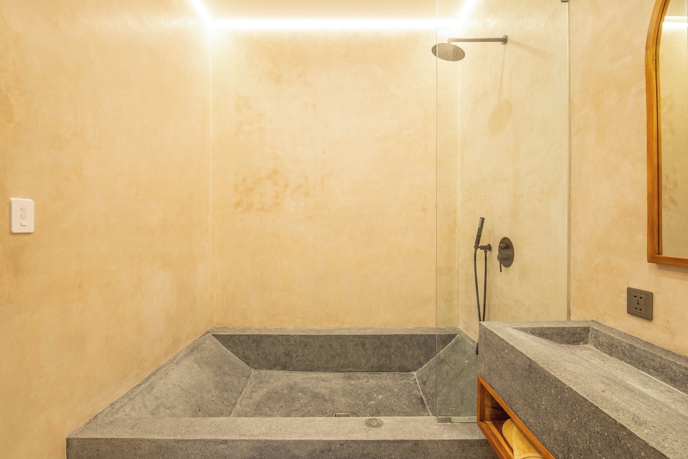 Sleek 2BR Villa, 5 Minutes to Bingin Beach