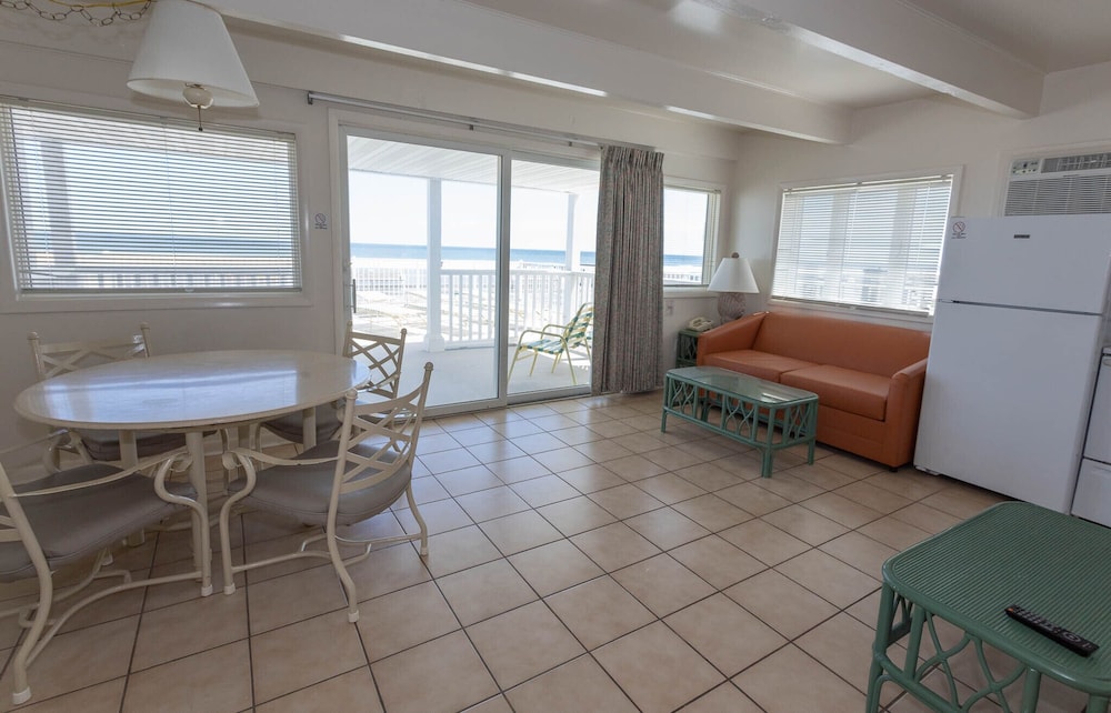 Fish Tales Boardwalk Inn