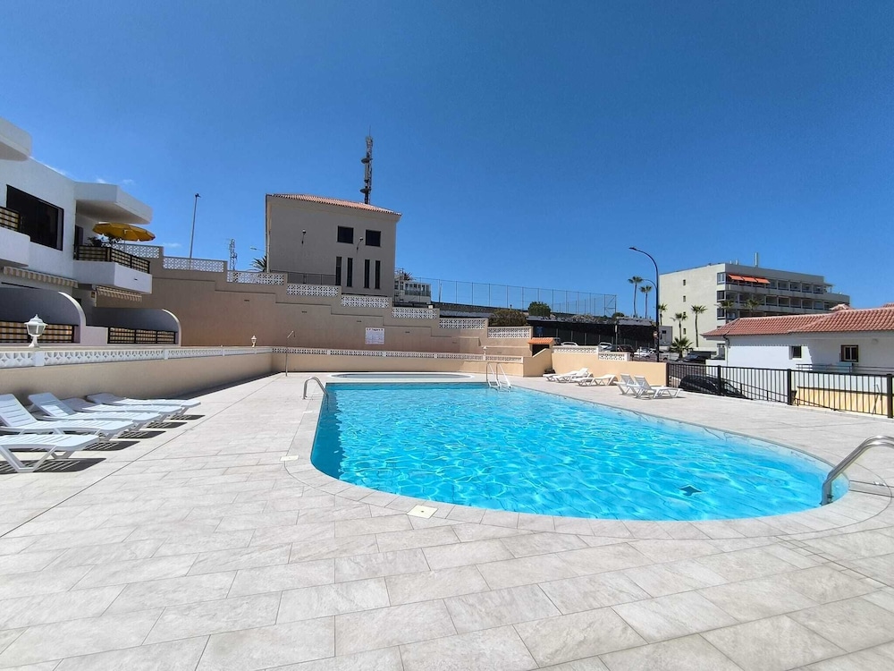 Apartment Edith - Ocean View Just Above the Beach