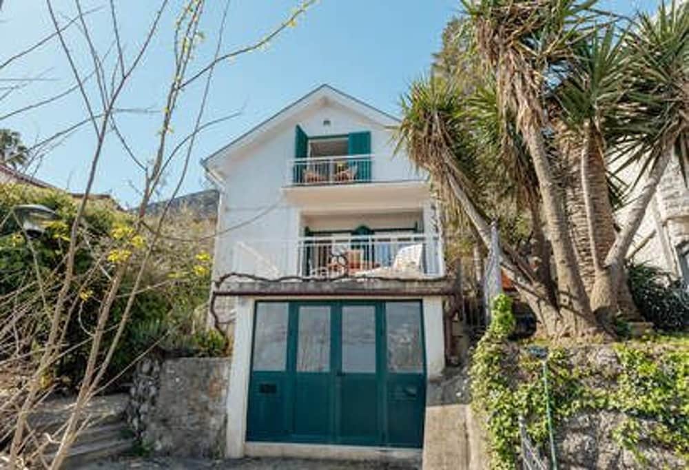Detached Villa/njivice/sleeps6/stunning Views/wifi