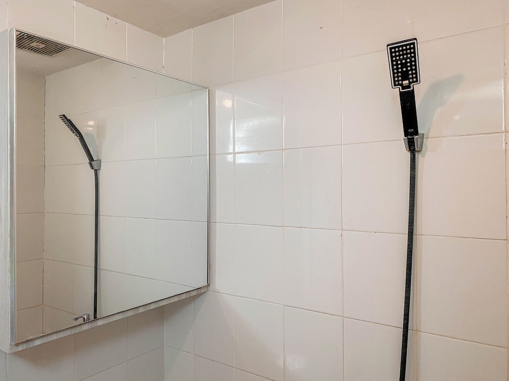 Best And Homey 2Br At Bassura City Apartment