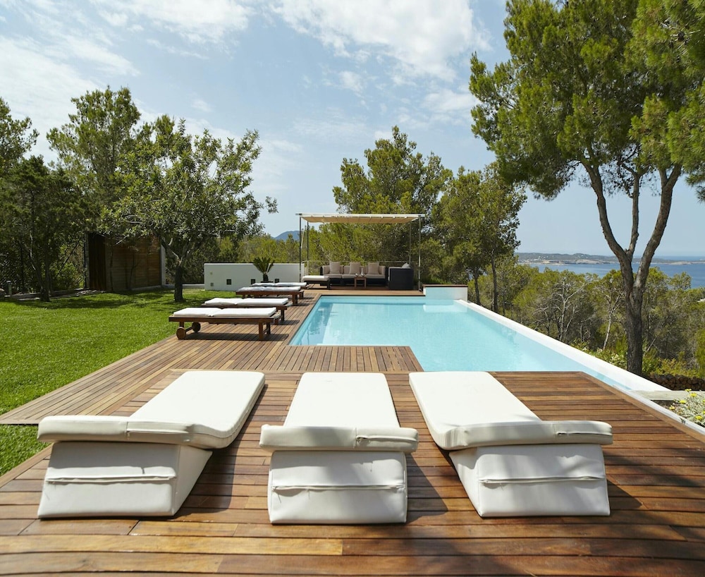 Luxury Villa With sea and Sunsets Views