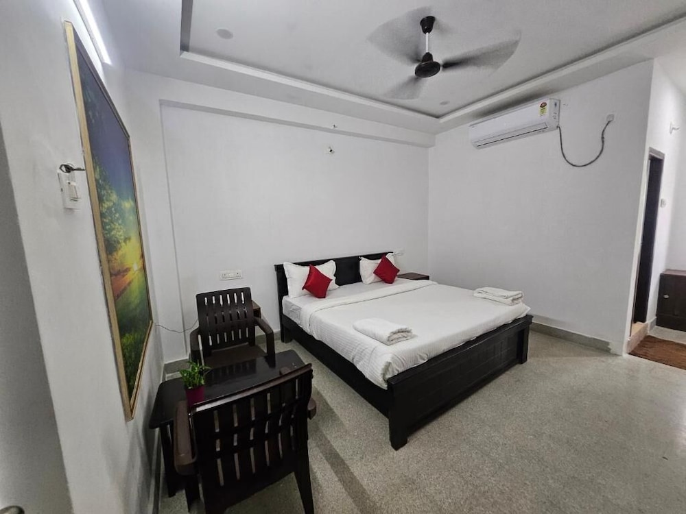 HOTEL VANAMALI