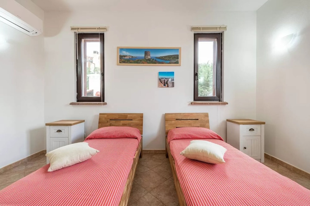 Amazing Detached Villa for 8 Guests Near Stintino