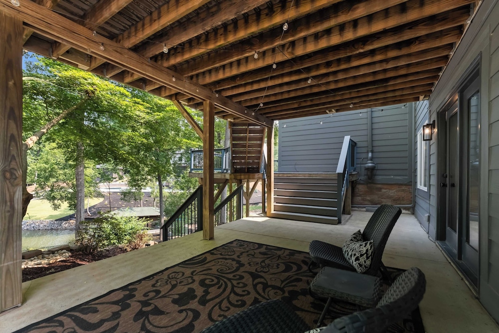 Cove's End by Avantstay Dock, Game Room, Fire Pit & Forest Views