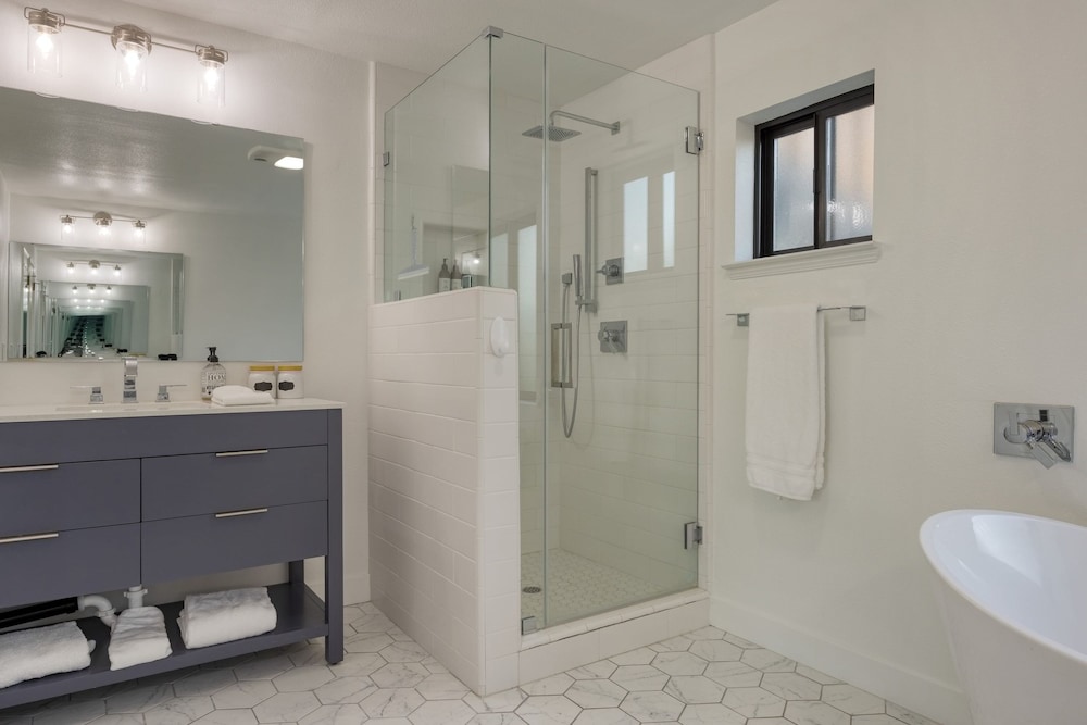 Terrace Hill Modern Paso Robles Escape Near Wineries Dining and Hot Springs