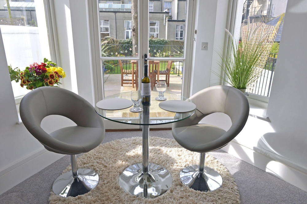 Gresham House 1-bed view 3