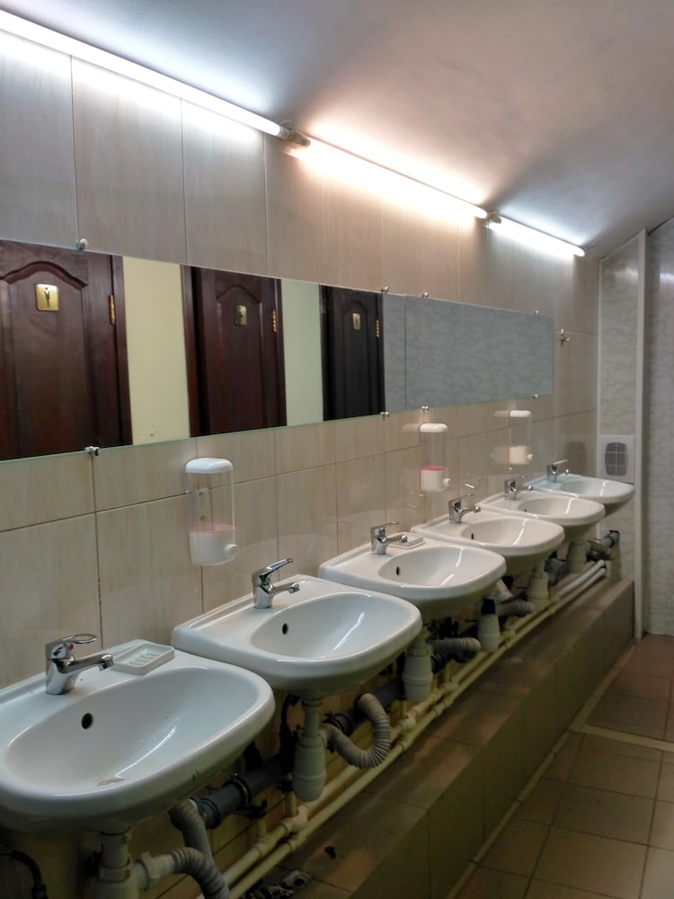 JUNGLE - Hostel