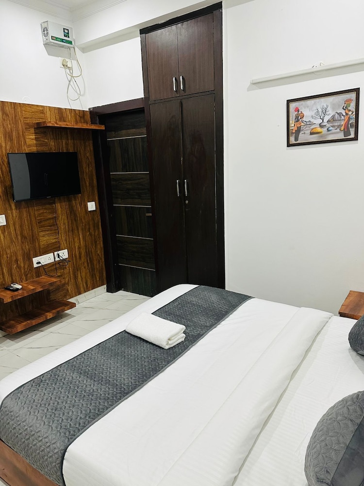 V Rooms