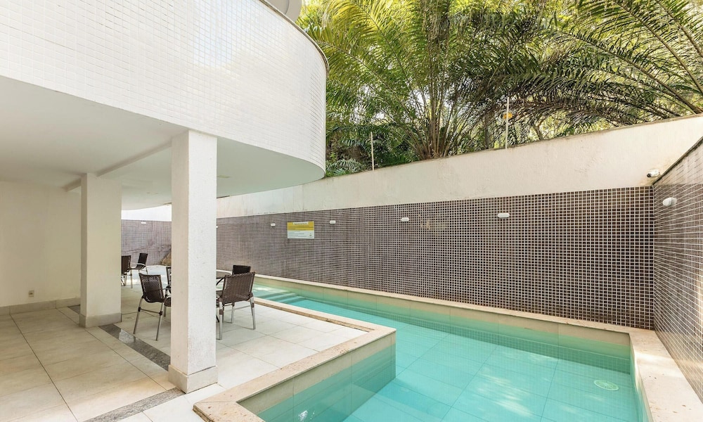 Apt 200 m From the sea in Building w/ Pool Cca0103