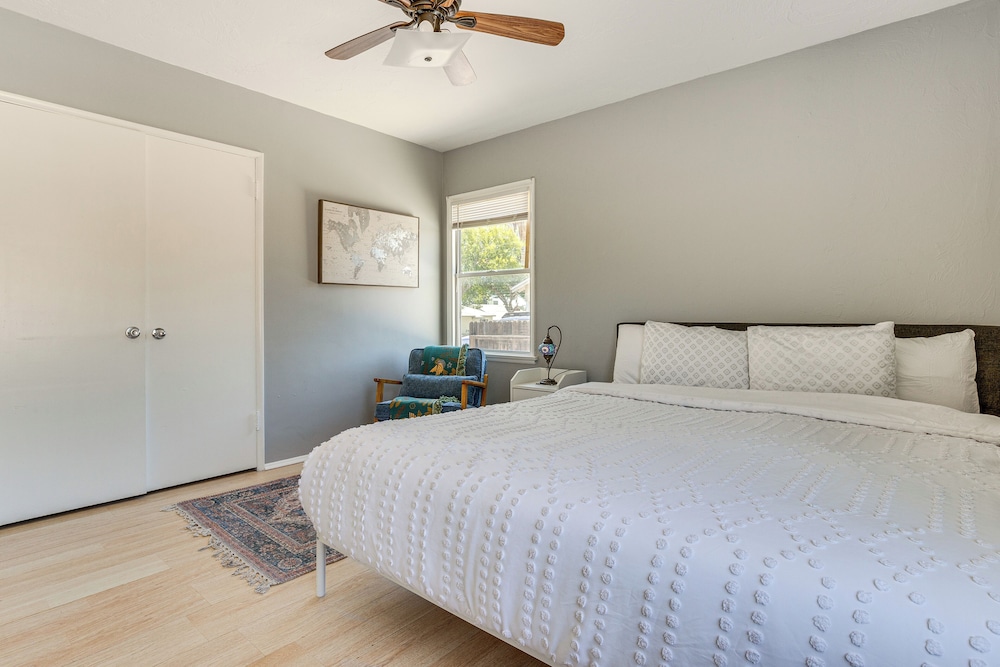 4 Mi to Csusb: Updated Home Near Shops & Eats