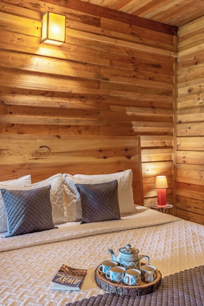 Alaya Stays Suro Woodcrest Chalet