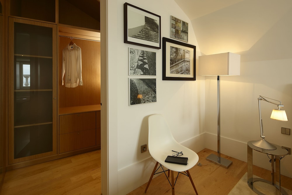 Castelo Apartments by linc