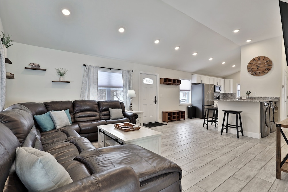 Rutland Vacations - Rutland's Hidden Gem: 2 Br/1ba Renovated Home Close To Everything 2 Bedroom Home - Property Image 14