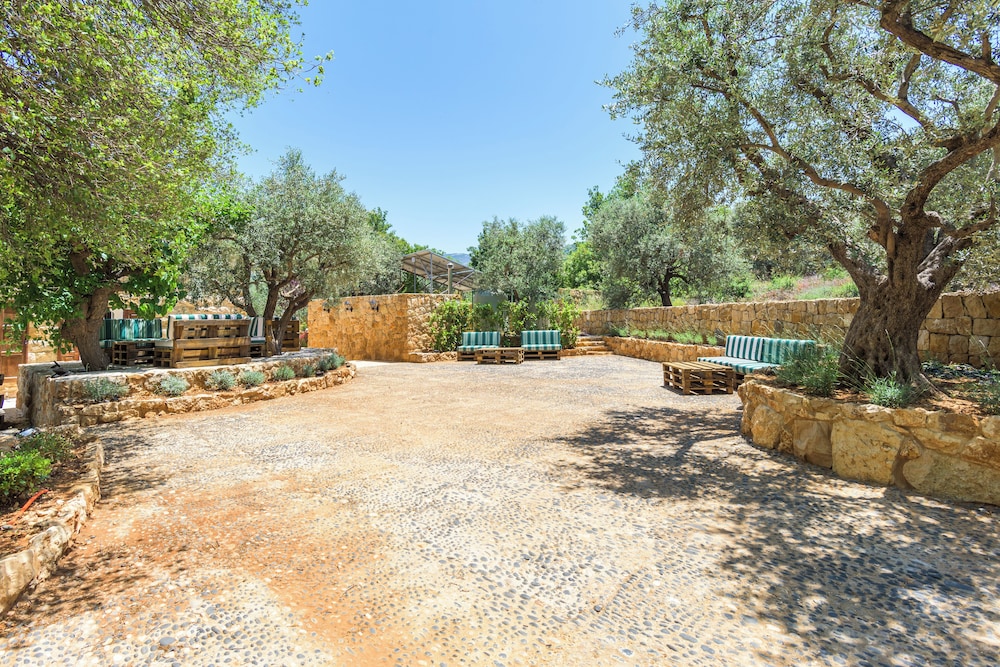 LAuberge de Douma Full House in Batroun